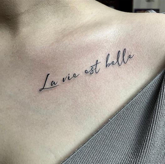 quote french la vie est belle life is beautiful tattoo woman collarbone