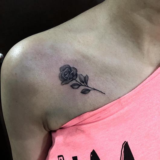 rose black and grey tattoo woman collarbone