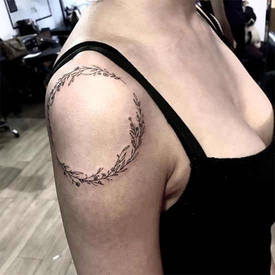 leaf circle tattoo designs for nature lovers minimalist woman shoulder