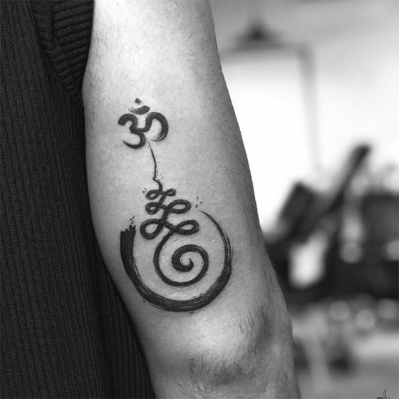 enso circle unalome om simple tattoo design man tricep